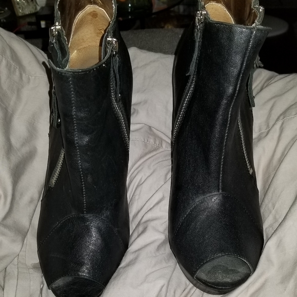 Shoes - Picture 2 of 6